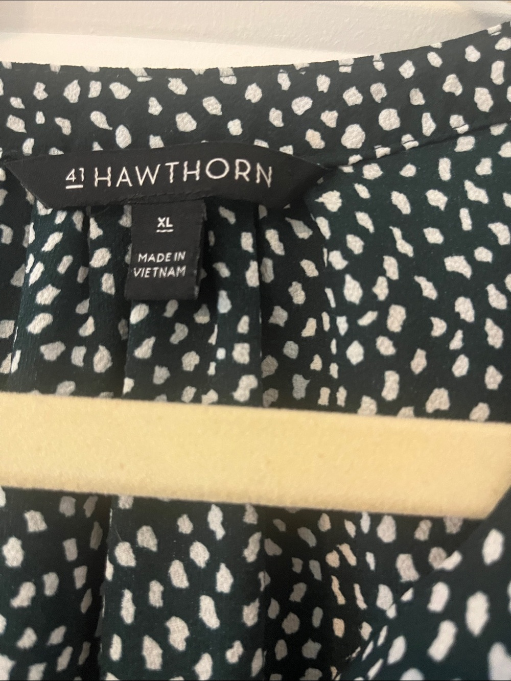 41 Hawthorn Hunter Green Dot Print V-Neck Cap Sleeve Blouse - Picture 2 of 3